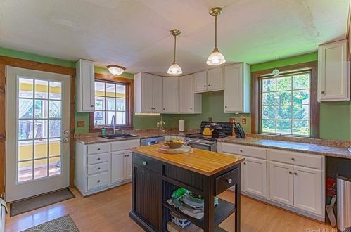 82 Chambers St, Manchester CT  06042-2912 exterior