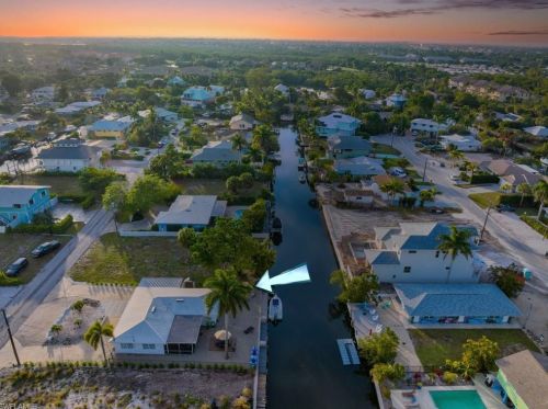 2823 Gulfview Dr, Naples FL  34112-5868 exterior