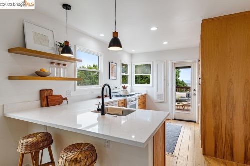 4817 Brookdale Ave, Oakland CA  94619-2510 exterior