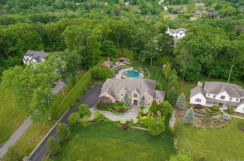 72 Juniper Ter, Tuxedo Park, NY 10987-4769