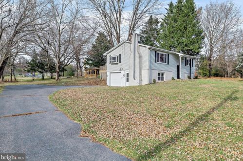 11 Blue Grass Trl, Charnita, PA 17320-8419