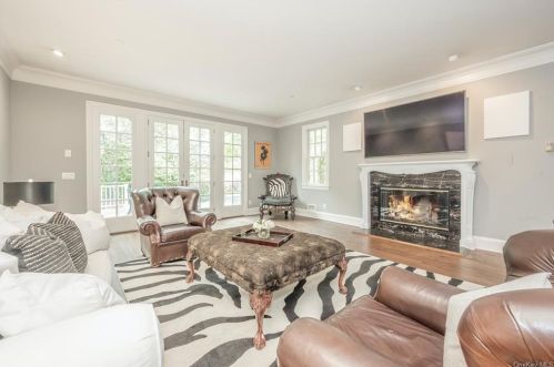 94 Haights Cross Rd, Chappaqua NY  10514-2911 exterior