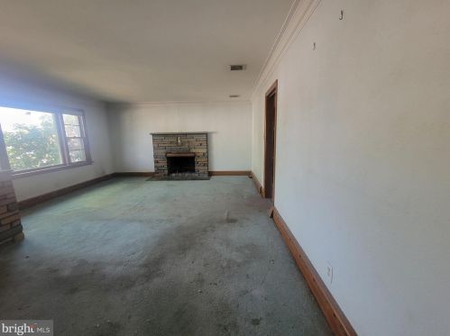 912 New Hope St, Norristown, PA 19401-4141