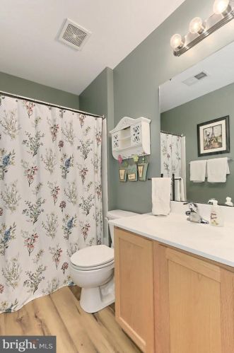 6012 Abernethy Ln, Gainesville VA 20155-4505 exterior