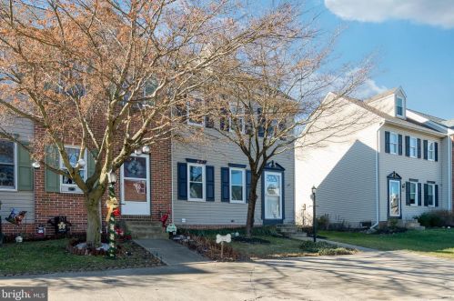216 Heatherwood Dr, Ephrata PA  17522-2657 exterior