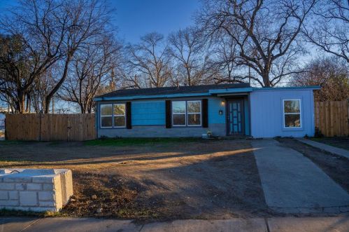 701 Hodgson St, Fort Worth, TX 76115-4416