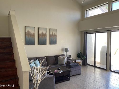 517 Marina Dr, Gilbert AZ 85233-6613 exterior