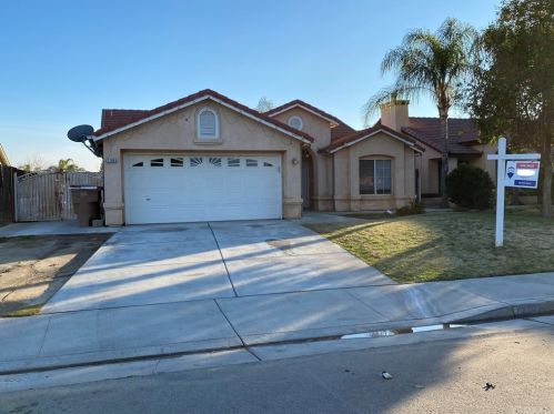 1205 Clipper Hills Dr, Bakersfield, CA 93307-7233
