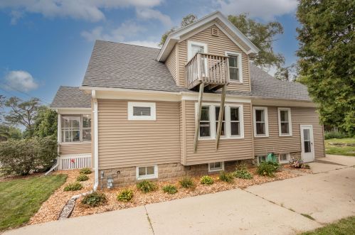 1018 Lindbergh Ave, Waukesha, WI 53188-4952