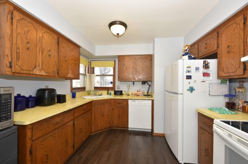 3352 Pennsylvania Ave, Milwaukee, WI 53207-3105