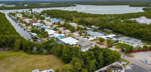 103 Tropical Shore Way, Fort Myers Beach FL  33931-3315 exterior