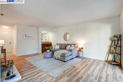 32824 Oakdale Ct, Union City CA  94587-5426 exterior