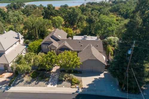 6924 Arrowwood Dr, Riverbank, CA 95367-9651