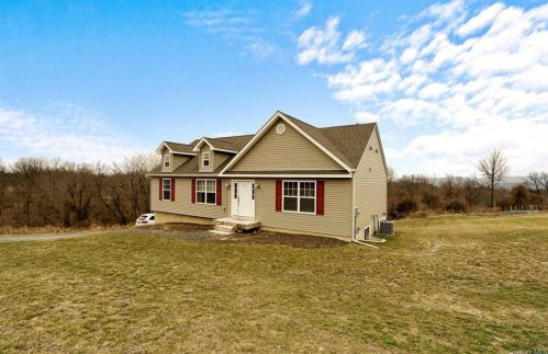 30 Cameron Ct, Marlborough, NY 12542-5182