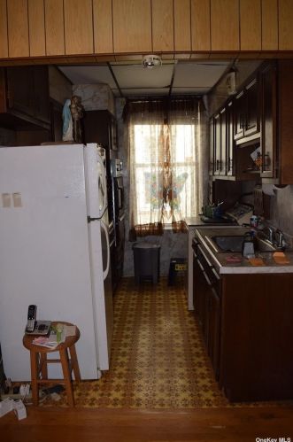 21-69 35th St, Long Island City, NY 11105