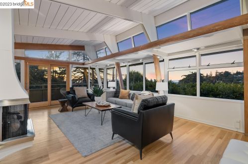 5820 Colton Blvd, Oakland, CA 94611-2266