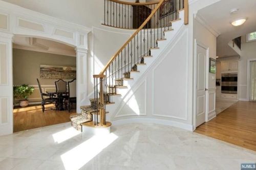 38 Glenwood Ave, Demarest, NJ 07627-2625