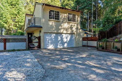2111 Clover Dr, Willits, CA 95490-9474