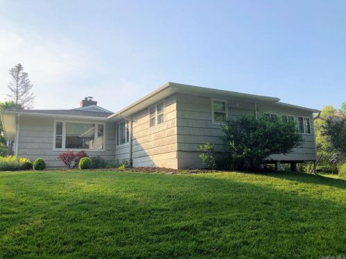 10 Four Corners Rd, Warwick, NY 10990-3016