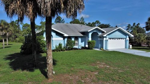 513 Thompson Ave, Lehigh Acres, FL 33972-4104