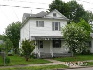 214 Elm St, Belpre, OH 45714-2439