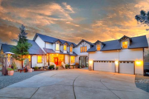 12251 Hallwood Pl, Grass Valley, CA 95949-7439