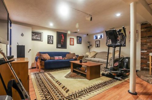 55 Dorothy Dr, Middletown CT 06457-5312 exterior