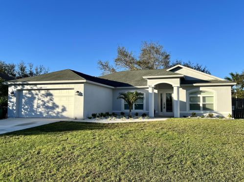 2055 Bellevue Ave, Fort Pierce FL  34953-1000 exterior