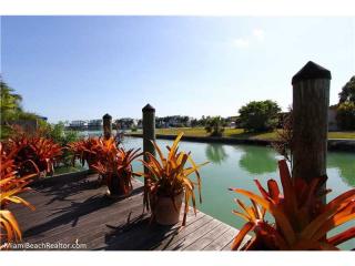 7630 Bayside Ln, Miami FL  33141-1013 exterior
