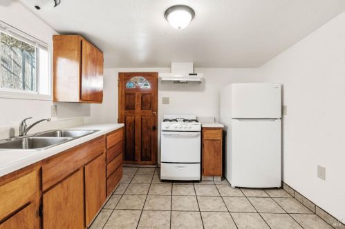 120 Thomas St, Ukiah CA  95482-5822 exterior