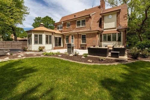 225 Ellendale Pkwy, Crown Point IN  46307-4341 exterior