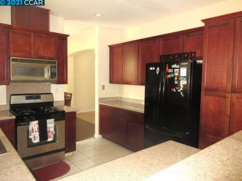 1337 Yosemite Cir, Oakley CA  94561-5205 exterior