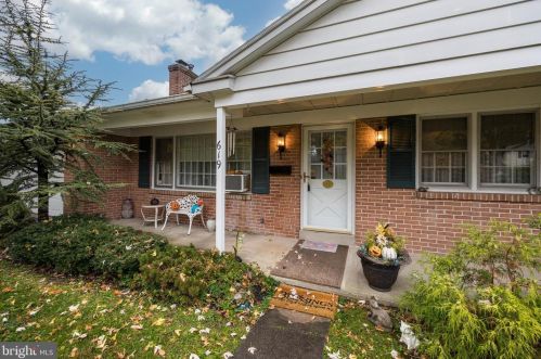 619 Knoll Dr, Lansdale, PA 19446-2925