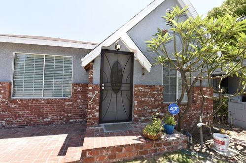 4806 Pine St, Pico Rivera, CA 90660-2277