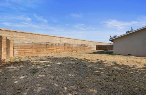 1325 Arrowhead Ct, Modesto CA  95351-1723 exterior