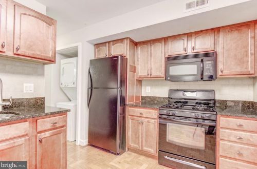 2071 Royal Fern Ct, Herndon, VA 20191-2071