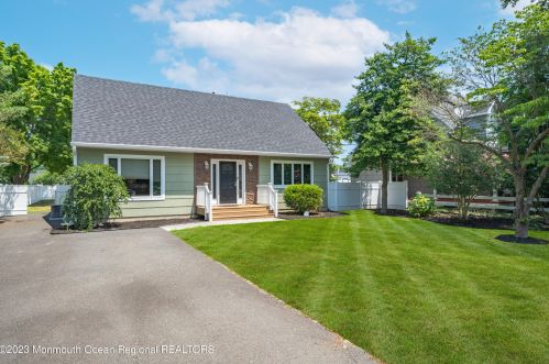 20 Wallis Ct, Bricktown, NJ 08724-3524