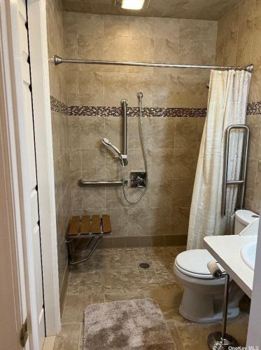 158-44 83rd St, Jamaica, NY 11414-2003
