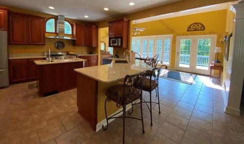 154 Walnut Ridge Dr, Beaver Falls, PA 15010-1481