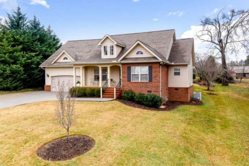 1631 Scenic Dr, Maryville, TN 37803-5635