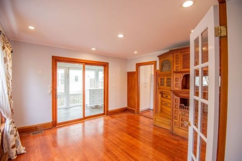 806 Humphrey St, Swampscott MA  01907-2340 exterior