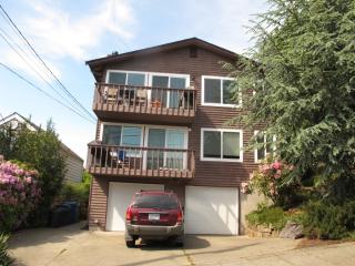 352 53rd St, Seattle, WA 98105-3729