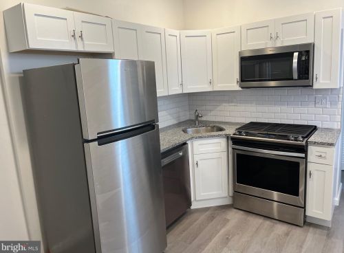 2530 Colorado St, Philadelphia, PA 19132-3821