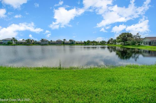 1565 Ficus Point Dr, Melbourne, FL 32940-1529