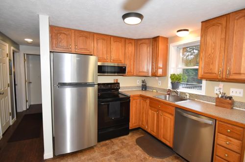 39 Essex Dr, Raymond NH  03077-2609 exterior
