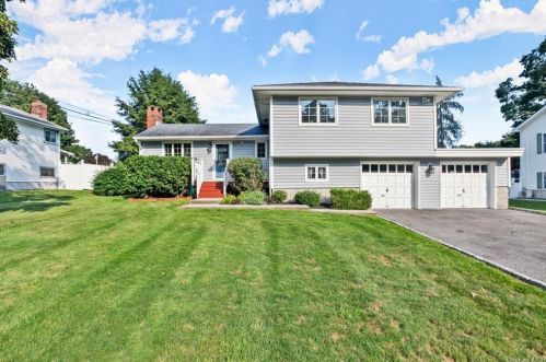 3556 Dane St, Shrub Oak, NY 10588-1802