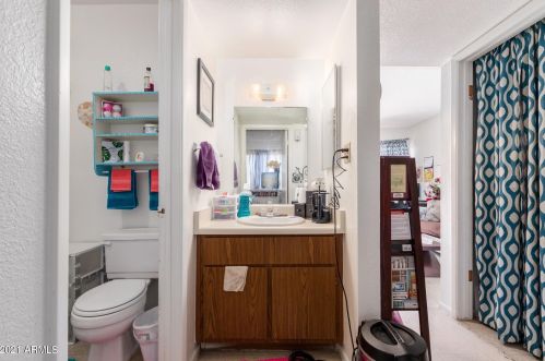 1102 Cheryl Dr, Phoenix AZ 85028-4436 exterior