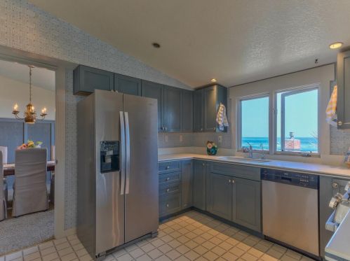 1136 Beacon Ave, Del Monte Park CA  93950-2106 exterior