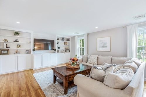 148 Parker St, Hingham, MA 02061-1425