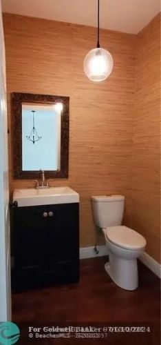 6823 Via Regina, Boca Raton FL  33433-3956 exterior